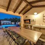 Villa Cirka In Istria For 14 Persons With A 36 M2 Heated Pool, Gaming & Activities For Kids And Adults Svetvincenat