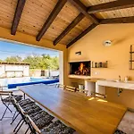 Cirka In Istria For 14 Persons With A 36 M2 Heated Pool, Gaming & Activities For Kids And Adults Villa Svetvincenat