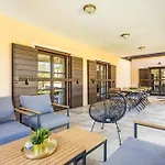 Villa Cirka In Istria For 14 Persons With A 36 M2 Heated Pool, Gaming & Activities For Kids And Adults