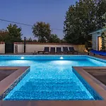Cirka In Istria For 14 Persons With A 36 M2 Heated Pool, Gaming & Activities For Kids And Adults * Svetvincenat