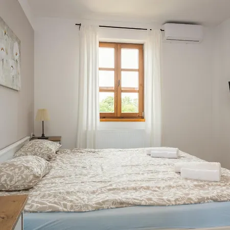 Вилла Cirka In Istria For 14 Persons With A 36 M2 Heated Pool, Gaming & Activities For Kids And Adults *