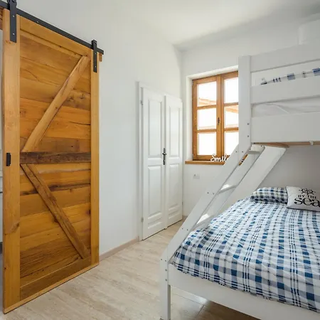 Cirka In Istria For 14 Persons With A 36 M2 Heated Pool, Gaming & Activities For Kids And Adults Светвинченат