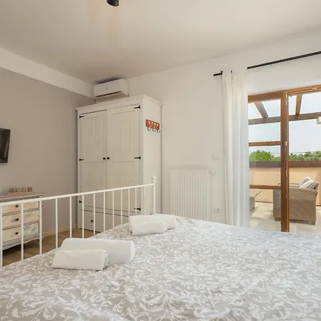 Cirka In Istria For 14 Persons With A 36 M2 Heated Pool, Gaming & Activities For Kids And Adults Вилла