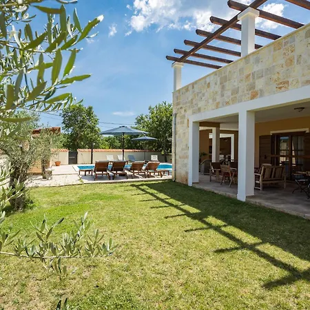 Cirka In Istria For 14 Persons With A 36 M2 Heated Pool, Gaming & Activities For Kids And Adults * Светвинченат