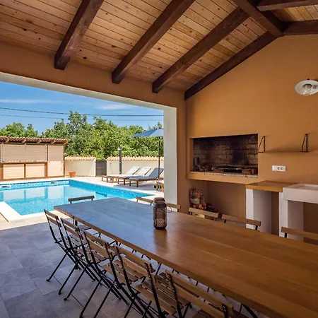 Вилла Cirka In Istria For 14 Persons With A 36 M2 Heated Pool, Gaming & Activities For Kids And Adults Светвинченат