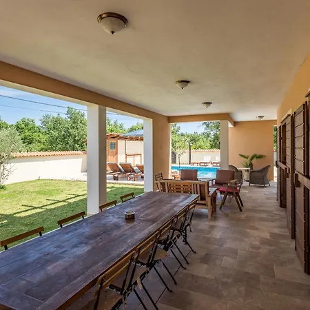 Вилла Cirka In Istria For 14 Persons With A 36 M2 Heated Pool, Gaming & Activities For Kids And Adults