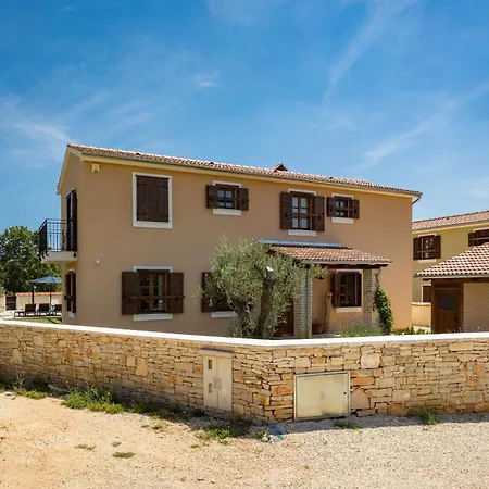 Cirka In Istria For 14 Persons With A 36 M2 Heated Pool, Gaming & Activities For Kids And Adults * Светвинченат