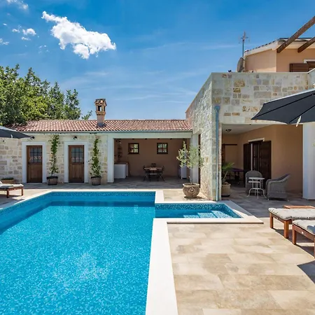 Cirka In Istria For 14 Persons With A 36 M2 Heated Pool, Gaming & Activities For Kids And Adults Вилла *