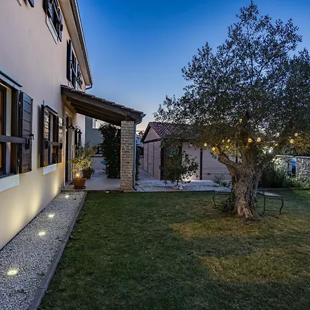 Cirka In Istria For 14 Persons With A 36 M2 Heated Pool, Gaming & Activities For Kids And Adults Villa *