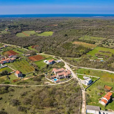 Cirka In Istria For 14 Persons With A 36 M2 Heated Pool, Gaming & Activities For Kids And Adults * Svetvinčenat