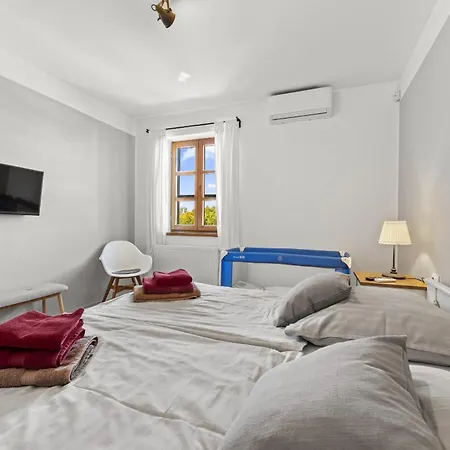 Cirka In Istria For 14 Persons With A 36 M2 Heated Pool, Gaming & Activities For Kids And Adults * Svetvinčenat