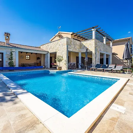 Cirka In Istria For 14 Persons With A 36 M2 Heated Pool, Gaming & Activities For Kids And Adults *