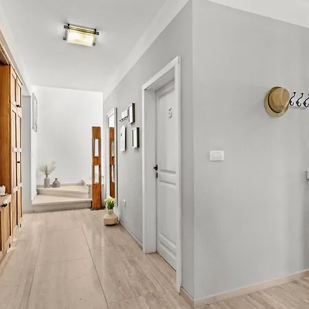 Cirka In Istria For 14 Persons With A 36 M2 Heated Pool, Gaming & Activities For Kids And Adults ヴィラ