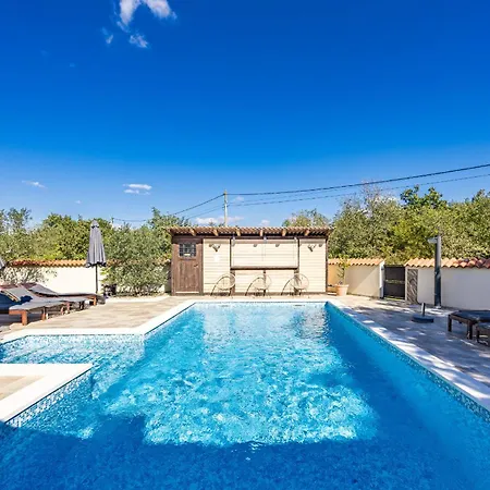 Cirka In Istria For 14 Persons With A 36 M2 Heated Pool, Gaming & Activities For Kids And Adults *