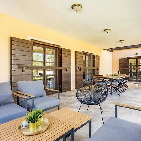 Villa Cirka In Istria For 14 Persons With A 36 M2 Heated Pool, Gaming & Activities For Kids And Adults