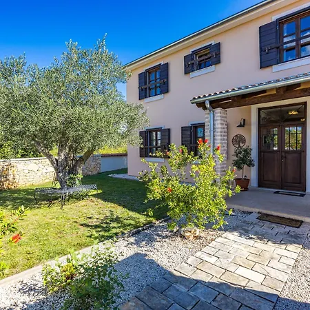 Villa Cirka In Istria For 14 Persons With A 36 M2 Heated Pool, Gaming & Activities For Kids And Adults *