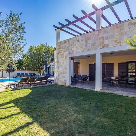 Cirka In Istria For 14 Persons With A 36 M2 Heated Pool, Gaming & Activities For Kids And Adults * Svetvincenat