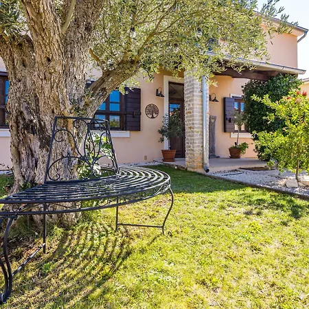 Villa Cirka In Istria For 14 Persons With A 36 M2 Heated Pool, Gaming & Activities For Kids And Adults *